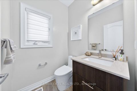 Photo 5 at 10 Deer Pass Road, Sharon, East Gwillimbury