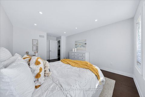 Photo 29 at 10 Deer Pass Road, Sharon, East Gwillimbury