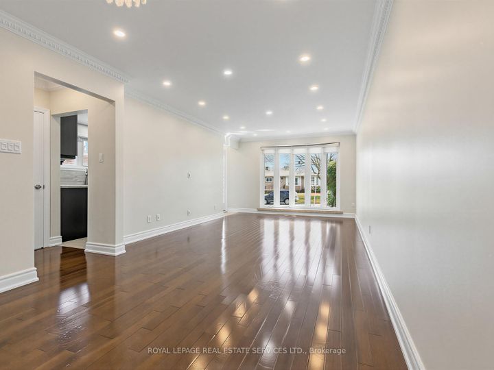 Photo 5 at 44 Caracas Road, Bayview Village, Toronto