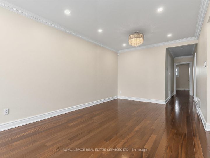 Photo 8 at 44 Caracas Road, Bayview Village, Toronto