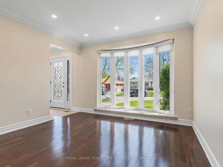 Photo 11 at 44 Caracas Road, Bayview Village, Toronto