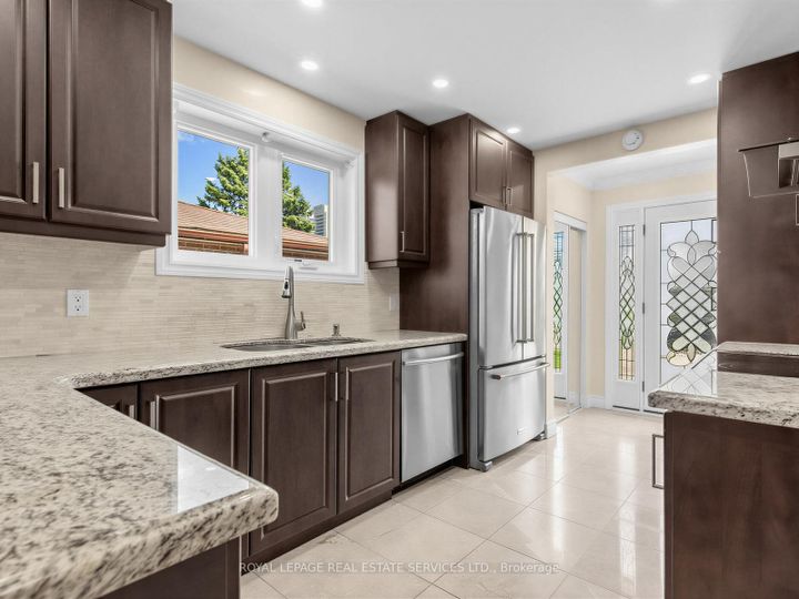 Photo 12 at 44 Caracas Road, Bayview Village, Toronto