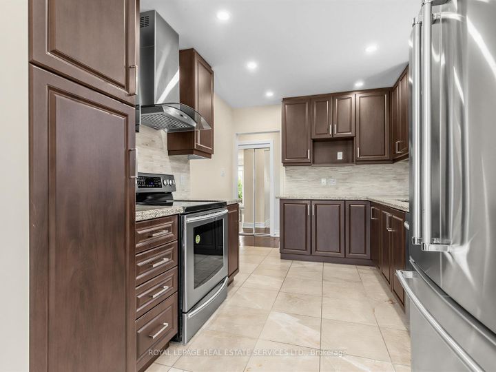 Photo 13 at 44 Caracas Road, Bayview Village, Toronto