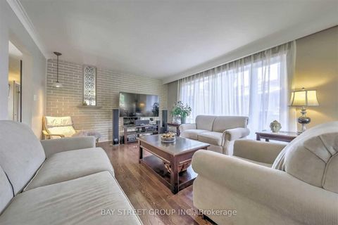Photo 4 at 33 Heathview Avenue, Bayview Village, Toronto