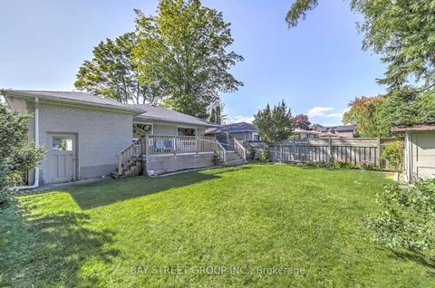 Photo 19 at 33 Heathview Avenue, Bayview Village, Toronto