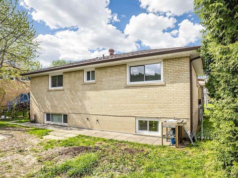 Photo 38 at 19 Robingrove Road, Branson, Toronto