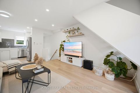 Photo 2 at 251 Ontario Street, Moss Park, Toronto
