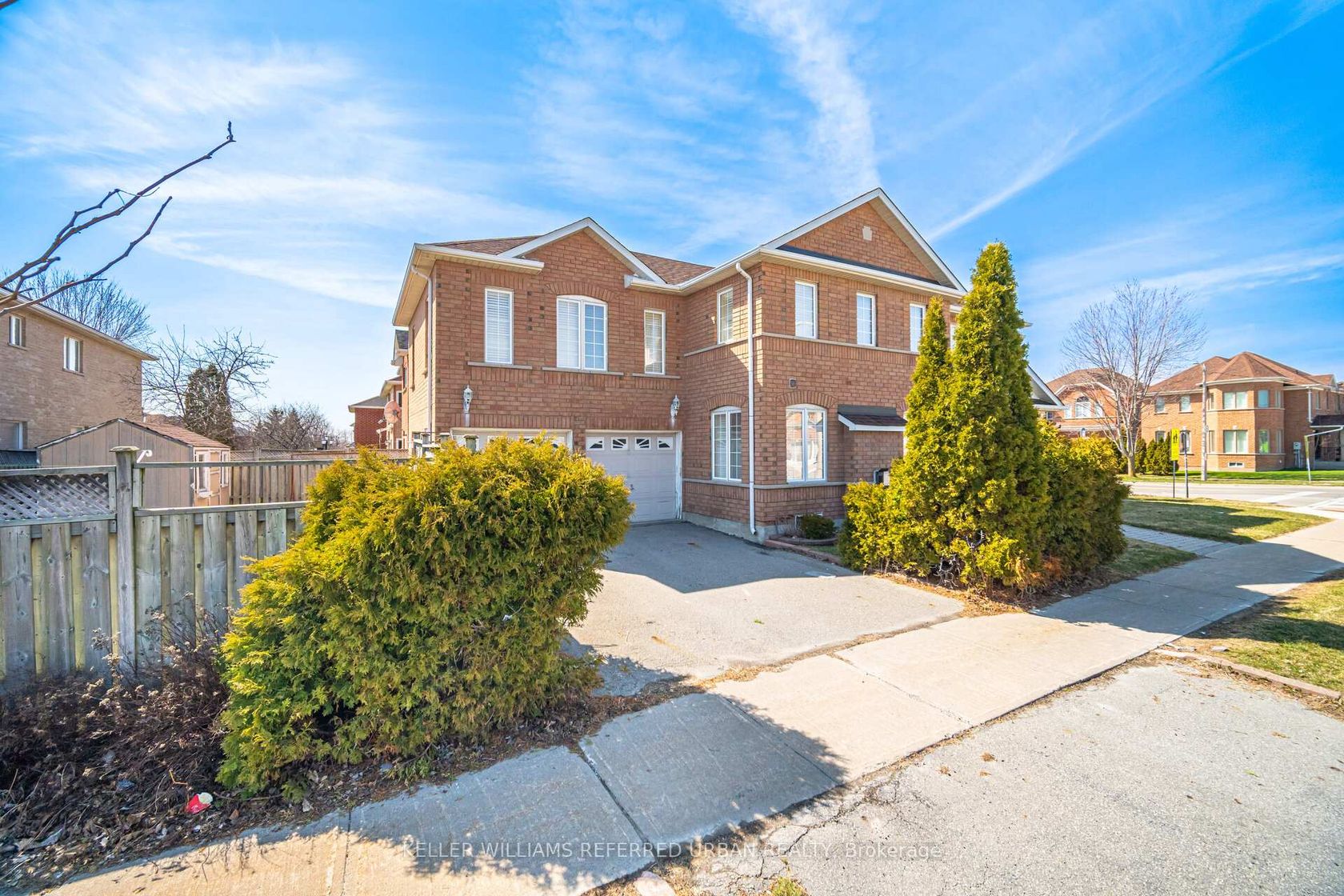 239 Drummond Drive, Maple, Vaughan photo number 2