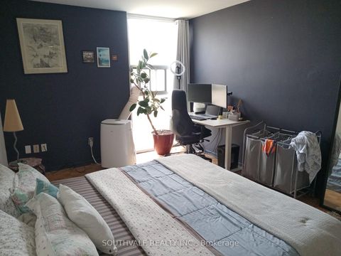 Photo 8 at #404 - 40 Homewood Avenue, South St. James Town, Toronto