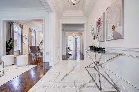 Photo 2 at 28 Carnwath Crescent, Windfields, Toronto