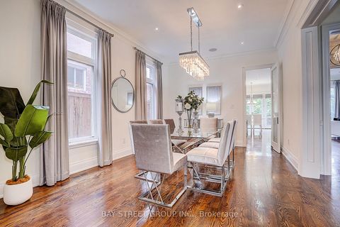 Photo 5 at 28 Carnwath Crescent, Windfields, Toronto