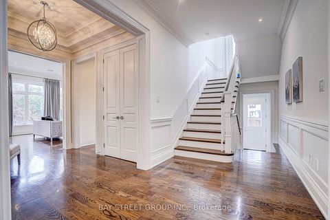 Photo 7 at 28 Carnwath Crescent, Windfields, Toronto