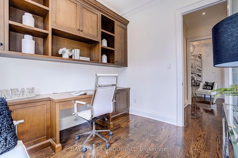 Photo 10 at 28 Carnwath Crescent, Windfields, Toronto