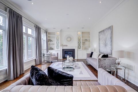 Photo 13 at 28 Carnwath Crescent, Windfields, Toronto