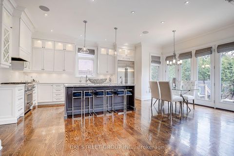 Photo 15 at 28 Carnwath Crescent, Windfields, Toronto