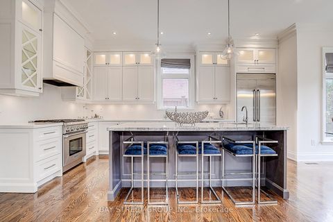 Photo 16 at 28 Carnwath Crescent, Windfields, Toronto