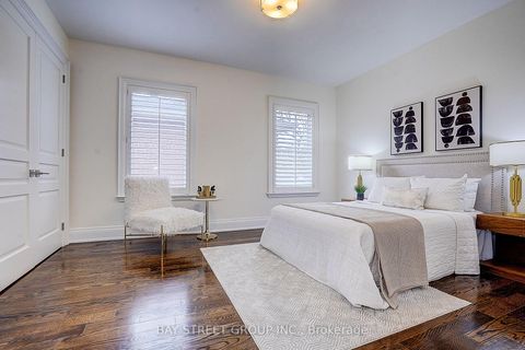Photo 32 at 28 Carnwath Crescent, Windfields, Toronto