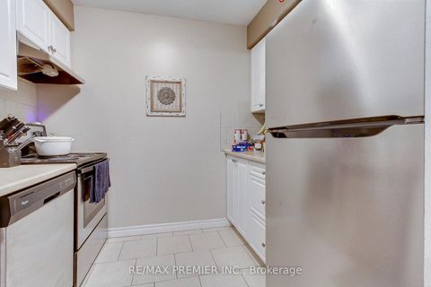 Photo 10 at 213 Milestone Crescent, Aurora Village, Aurora