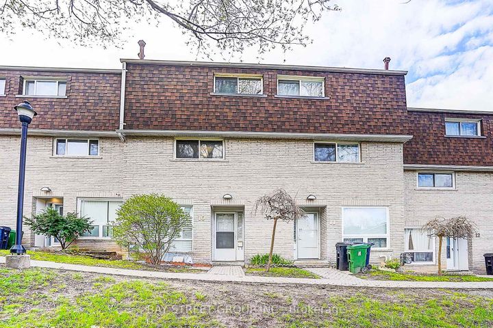 Photo 2 at 10 - 91 Rameau Drive, Hillcrest Village, Toronto