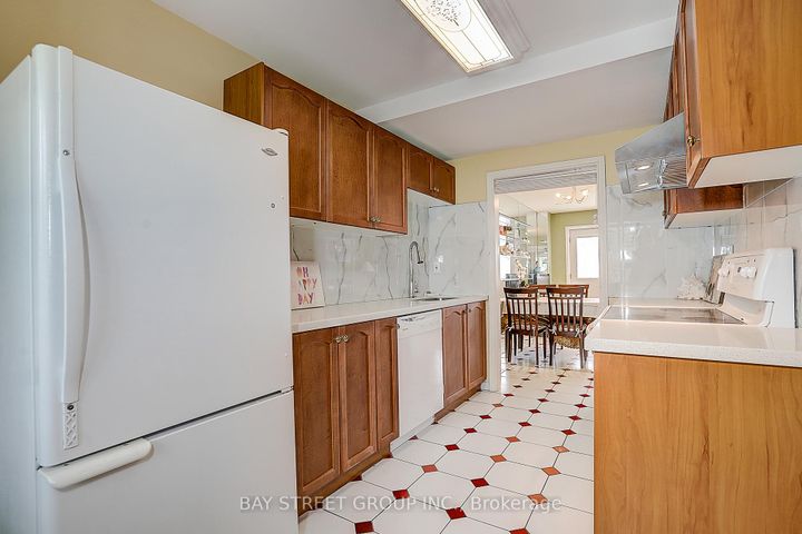 Photo 7 at 10 - 91 Rameau Drive, Hillcrest Village, Toronto