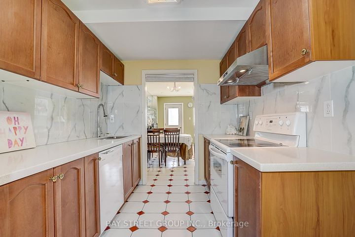 Photo 8 at 10 - 91 Rameau Drive, Hillcrest Village, Toronto