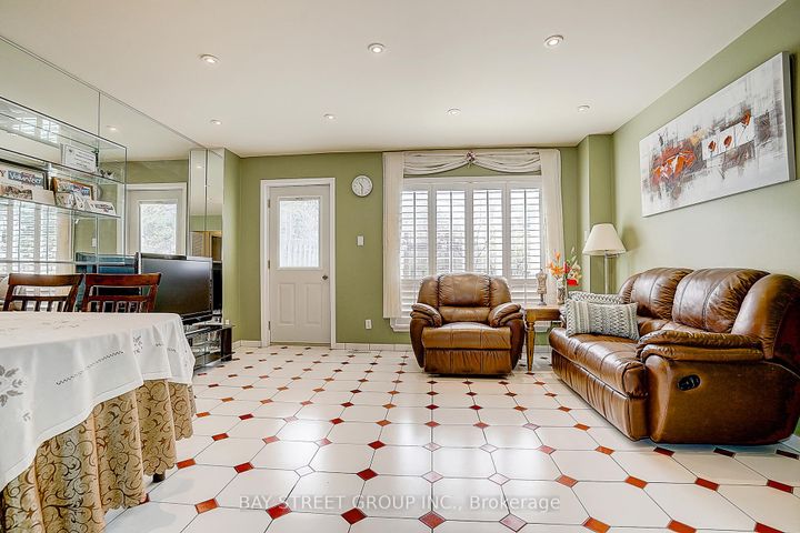 Photo 10 at 10 - 91 Rameau Drive, Hillcrest Village, Toronto