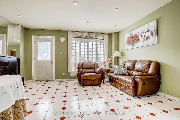 Photo 11 at 10 - 91 Rameau Drive, Hillcrest Village, Toronto