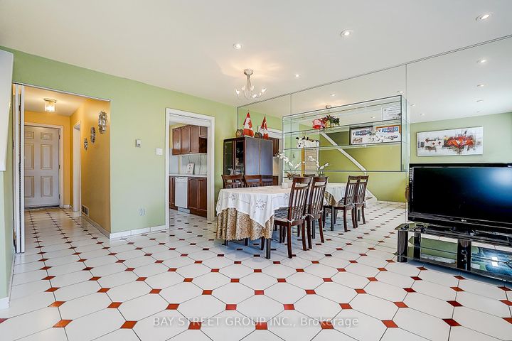 Photo 13 at 10 - 91 Rameau Drive, Hillcrest Village, Toronto