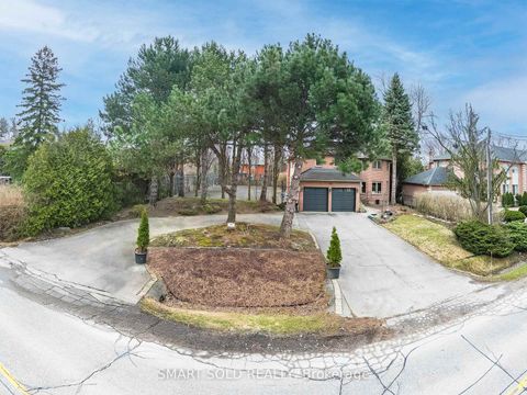 Photo 1 at 107 Arnold Avenue, Yorkhill, Vaughan