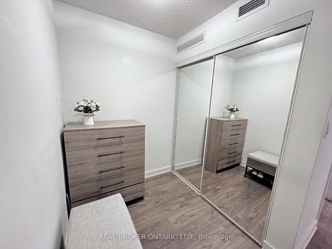 Photo 3 at 857 - 10 Capreol Court, Waterfront Communities C1, Toronto