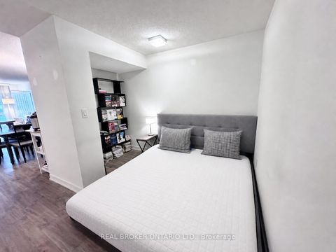 Photo 5 at 857 - 10 Capreol Court, Waterfront Communities C1, Toronto