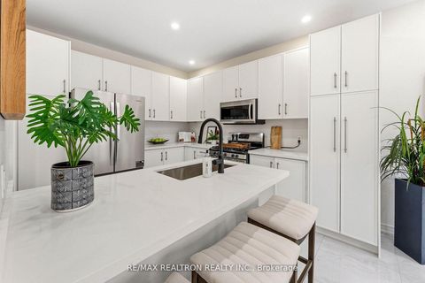 Photo 10 at 30 Glacier Crescent, Rouge E11, Toronto