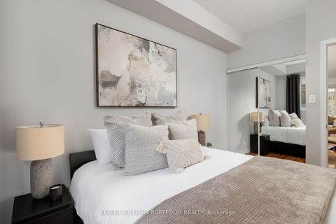 Photo 14 at 08 - 60 Carr Street, Chinatown, Toronto