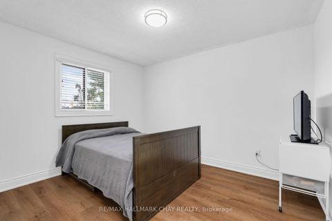 Photo 16 at 57 VIOLET Street, Holly, Barrie