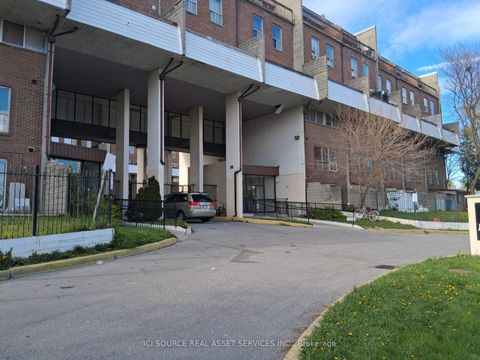 Photo 3 at 148 - 10 Eddystone Avenue, Jane Heights, Toronto
