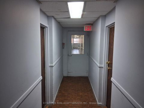 Photo 7 at 148 - 10 Eddystone Avenue, Jane Heights, Toronto