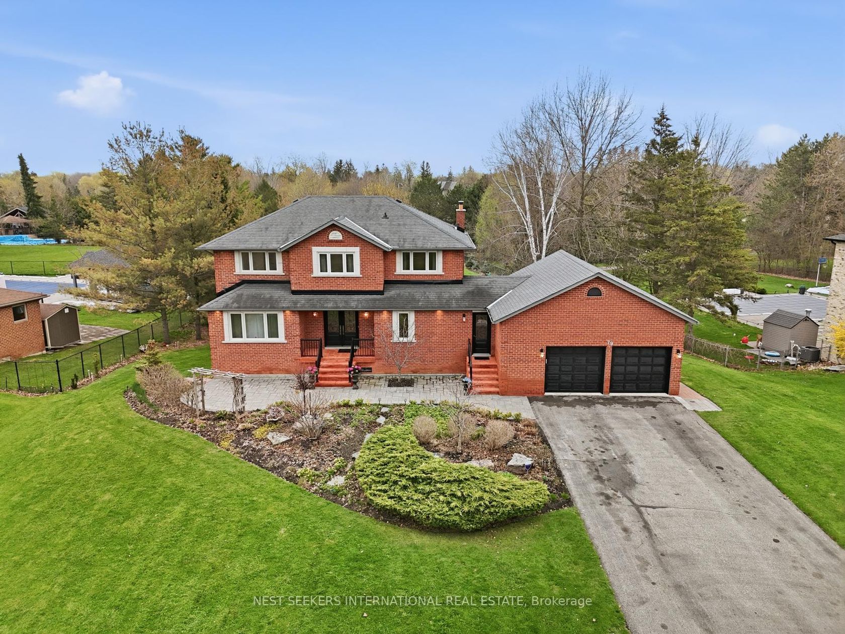 79 Hill Farm Road, Nobleton, King photo number 2