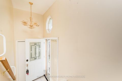 Photo 3 at 44 Fallingdale Crescent, York University Heights, Toronto