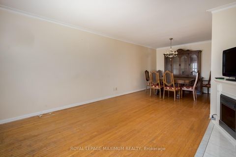 Photo 4 at 44 Fallingdale Crescent, York University Heights, Toronto