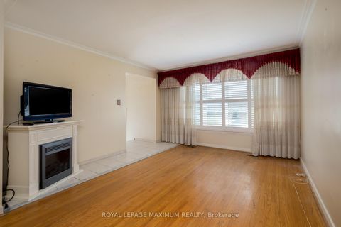 Photo 6 at 44 Fallingdale Crescent, York University Heights, Toronto