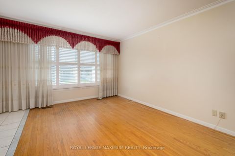 Photo 7 at 44 Fallingdale Crescent, York University Heights, Toronto