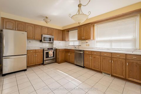 Photo 12 at 44 Fallingdale Crescent, York University Heights, Toronto