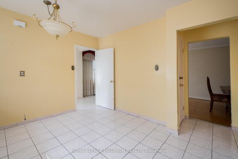 Photo 13 at 44 Fallingdale Crescent, York University Heights, Toronto