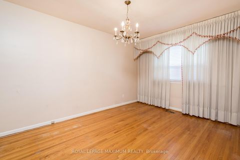 Photo 14 at 44 Fallingdale Crescent, York University Heights, Toronto