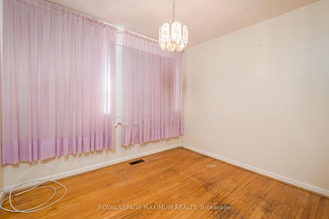 Photo 15 at 44 Fallingdale Crescent, York University Heights, Toronto