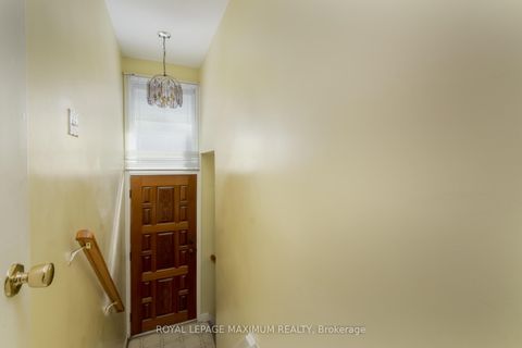 Photo 17 at 44 Fallingdale Crescent, York University Heights, Toronto