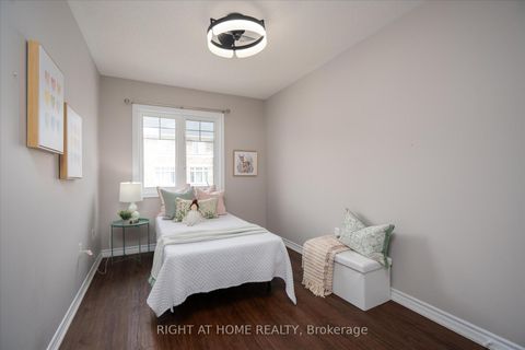 Photo 18 at 40 Markham Trail, Bowmanville, Clarington