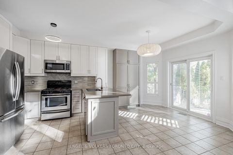 Photo 9 at 130 Old Colony Road, Oak Ridges Lake Wilcox, Richmond Hill