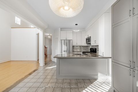 Photo 11 at 130 Old Colony Road, Oak Ridges Lake Wilcox, Richmond Hill