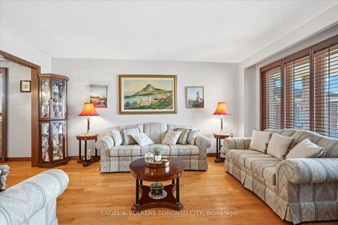 Photo 9 at 90 Gardner Place, Maple, Vaughan